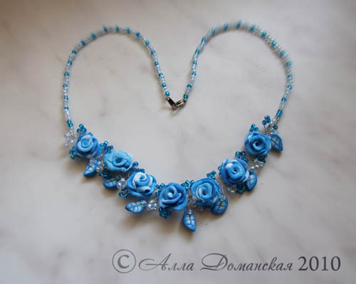 Ожерелье - синие розы